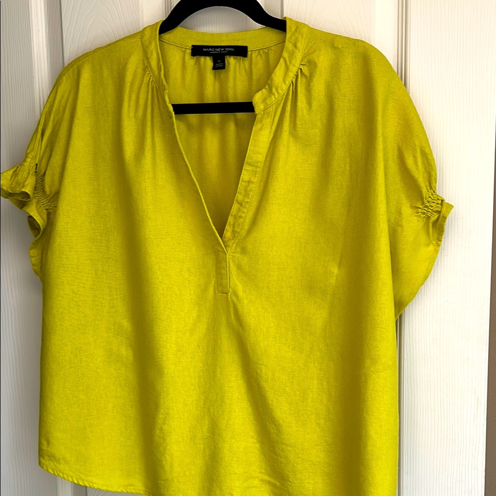 Cute linen summer blouse with elastic  sleeves, fun gathering in the back